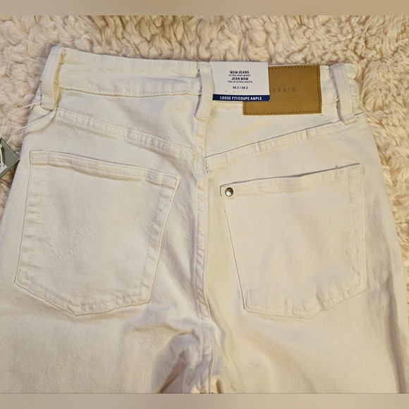 H&M Loose Fit Ultra High Waist Mom Jeans - Picture 5 of 9